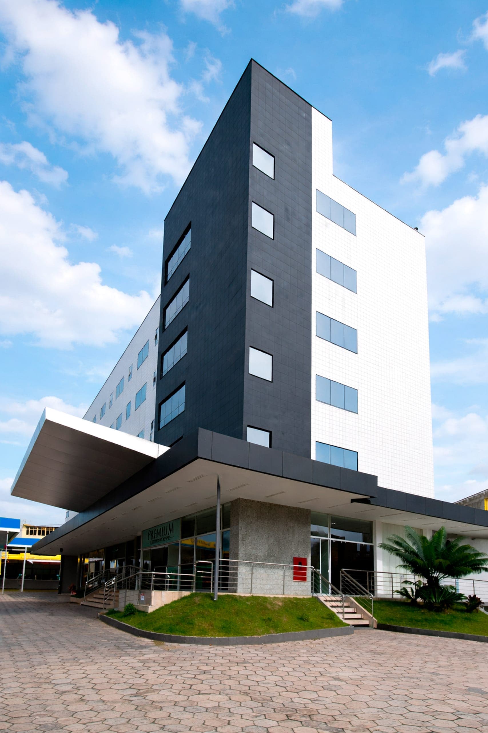 Fachada do Premium Executive Hotel em Itabira